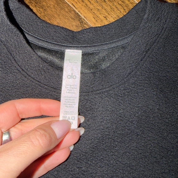 ALO Yoga Black Cropped Long Sleeve Top - Picture 2 of 5
